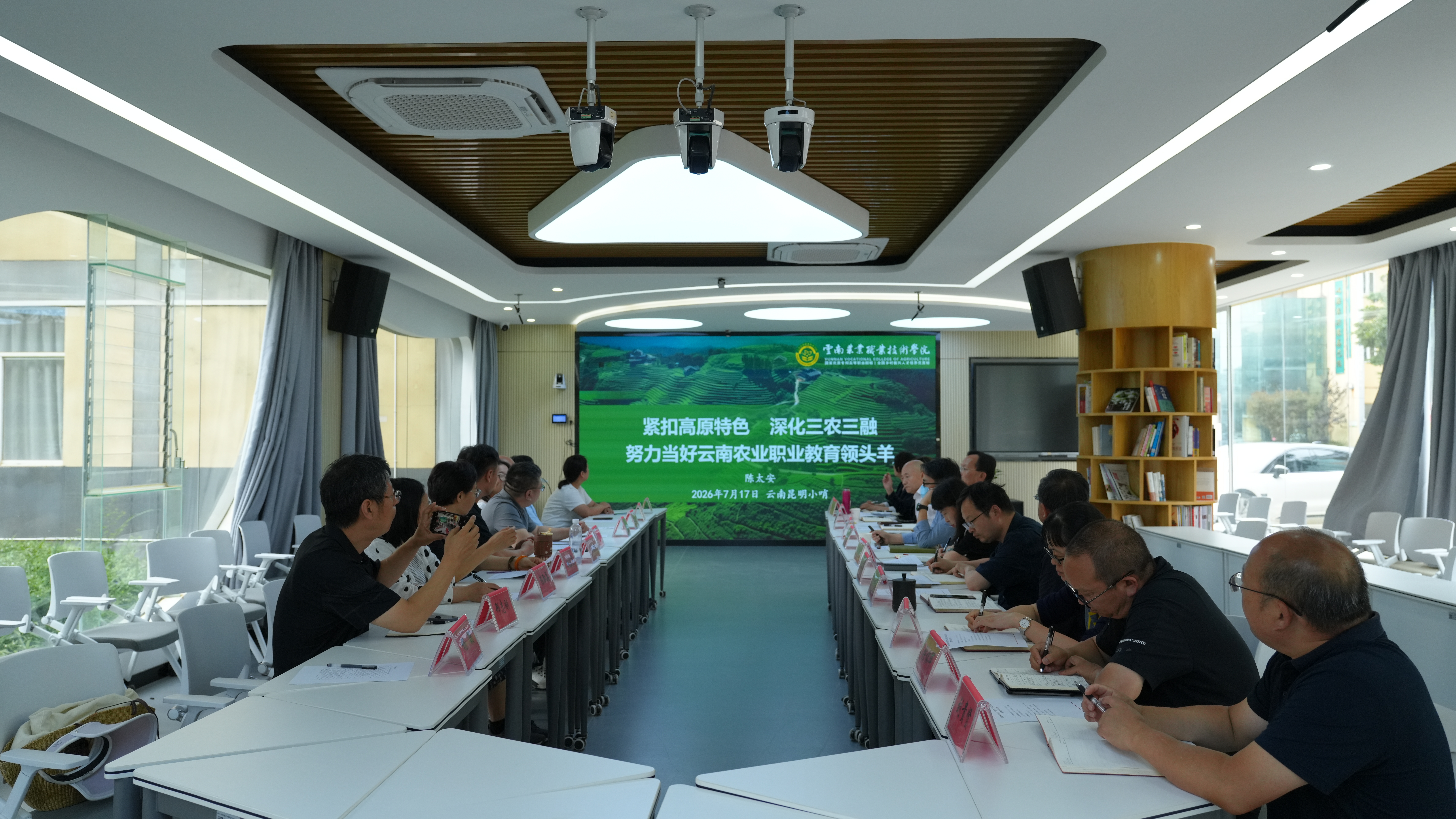 上海农林职业技术学院学术委员会代表团赴我校交流座谈